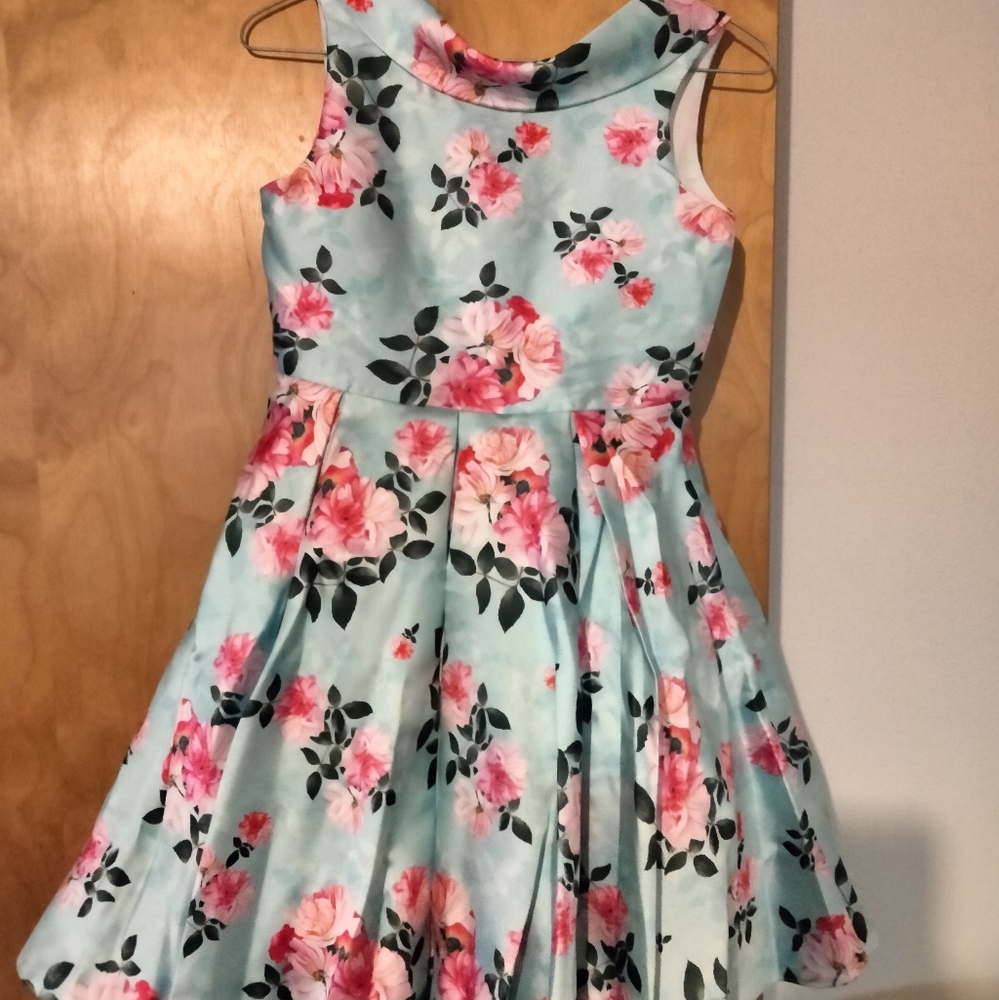 Pretty floral dress size 7 girls